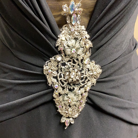 Terani Couture Chic Bead Embellished V-Neck-Black - Picture 10 of 17